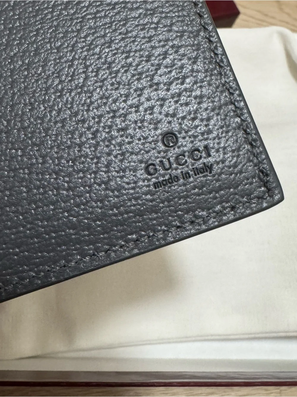 Gucci AUTHENTIC GG Supreme Passport Cover case NEW